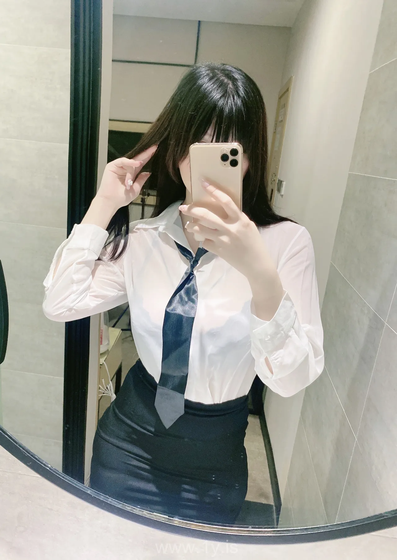 鹿野希 Fantia 2022.06 Vol.13  セクシーな白いシャツ①